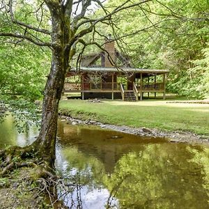 Willow Creek Cabin Vila Seri Kembangan Exterior photo