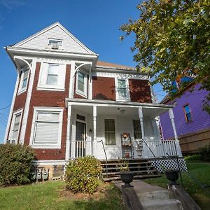 Step Back In Time Charming Victorian With Modern Amenities Apartamento Homestead Exterior photo