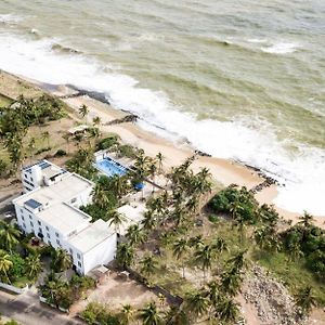 Sea Shine Beach Hotel Uswetakeiyawa Exterior photo