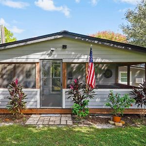 Frostproof Lakefront Home With Screened-In Porches! Exterior photo