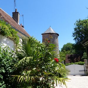 Gite De La Tour De Loire - 65 M2 Au Pied D'Une Tour De Gue Du 17Eme Siecle Vila Mer Exterior photo