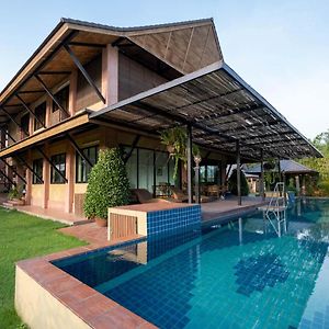 Chalala Tropical Villa With 18M Natural Swimming Pool Chiang Mai Exterior photo