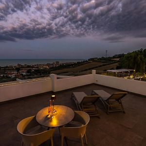 Terrazza Sul Mare Acomodação com café da manhã Roseto Degli Abruzzi Exterior photo