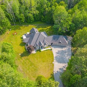 Casa Borealis - Hot Tub - Fire Pit - Bbq Vila Orillia Exterior photo