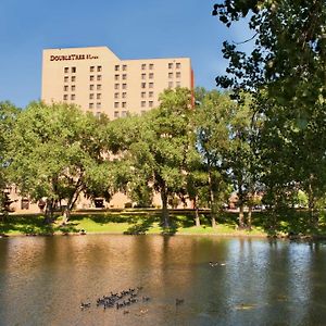 Doubletree By Hilton Minneapolis Park Place Saint Louis Park Exterior photo