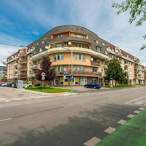 Apartmany Zlatovska Trenčín Exterior photo