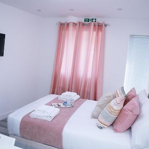 Harrow Luxury Flat With Free Parking. Apartamento Londres Room photo