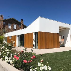 Passivhaus Con Jardin En La Rioja Vila Entrena Exterior photo