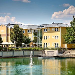 Hotel Am See Neutraubling Exterior photo