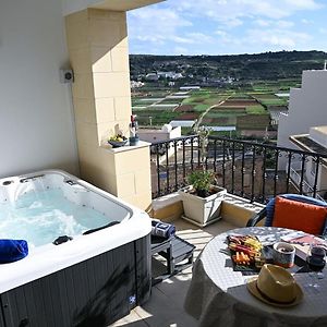 Ta'Lonza Luxury Near Goldenbay With Hot Tub App3 Apartamento Mellieha Exterior photo