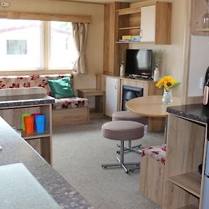 Norfolk Broads Caravan Sleeps 8 Apartamento Belton with Browston Exterior photo