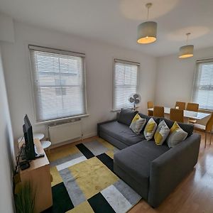 2 Bedroom Apartment In Gravesend 10 Mins Walk From Train Station With Free Parking Exterior photo