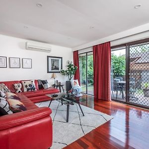 Soul-Filled Family Home Narrabundah Exterior photo