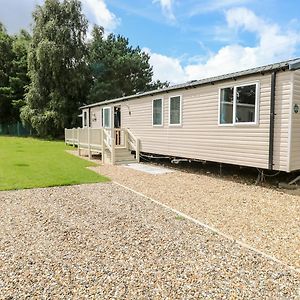 5 Berth 3 Bedroom Caravan Holiday Home In Fritton Belton with Browston Exterior photo