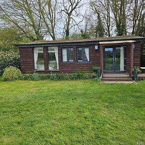 Remarkable 1-Bed Cabin In Dunmow Vila Great Dunmow Exterior photo