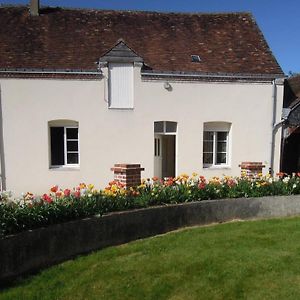 Gite Familial Avec Piscine Chauffee, Terrain Clos, Barbecue, Tennis Gratuit, Proche De Saint Calais - Fr-1-491-399 Vila Azé Exterior photo