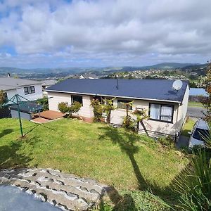 Hilltop Blue Sky House Vila Porirua Exterior photo