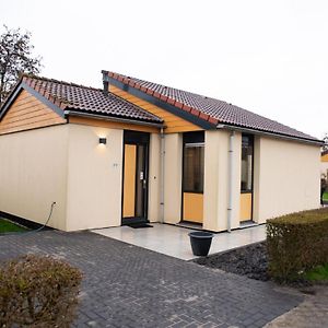 Wellness Bungalow With Whirlpool And Sauna Zevenhuizen  Exterior photo