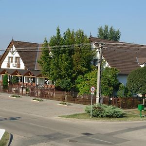 Koller Panzió Hotel Bonyhád Exterior photo