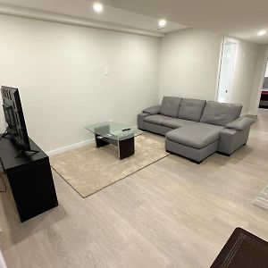 Open Modern Concept 2Br Basement Apartamento YYC Exterior photo