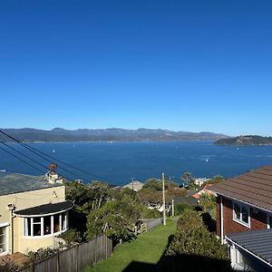 Sea Views From Sunny House Apartamento Wellington Exterior photo