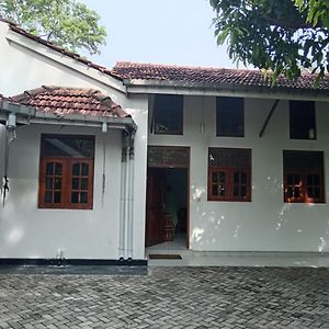 Shalom Residencies Apartamento Negombo Exterior photo
