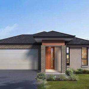 Queen Bed Guest Room In Brand New House Leppington Exterior photo