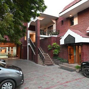 Little Chef Hotel Kānpur Exterior photo