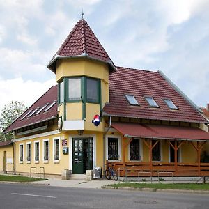 Alíz Vendégház Hotel Bekescsaba Exterior photo