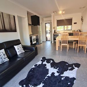 Red Ochre - Large 1Br With Private Courtyard Apartamento Port Pirie Exterior photo