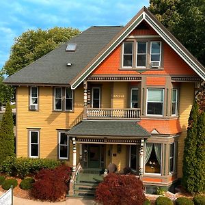 The Ludington House Acomodação com café da manhã Exterior photo