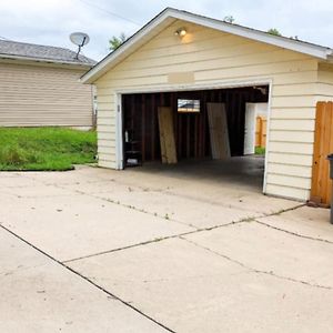 Remodeled Comfort Home In Quiet Neighborhood Bettendorf Exterior photo