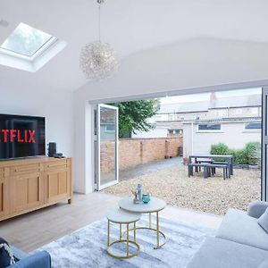 Beautiful House - Sleeps 8 - Close To City Centre With Free Parking, Fast Wifi And Smart Tv With Virgin Tv And Netflix By Yoko Property Northampton Exterior photo