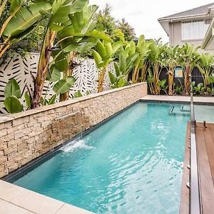 Sleek Tropical Oasis - Bridgeman Downs Vila Bald Hills Exterior photo