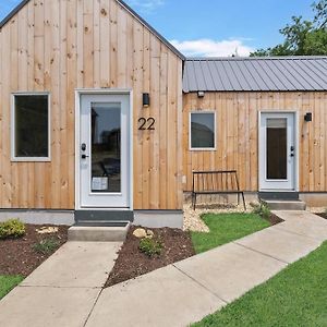 Bunkies- The Hold Vila Ottawa Exterior photo