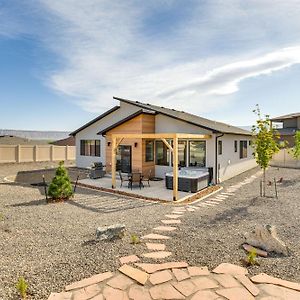 Luxe Living Grand Junction Home With Hot Tub, Views Exterior photo