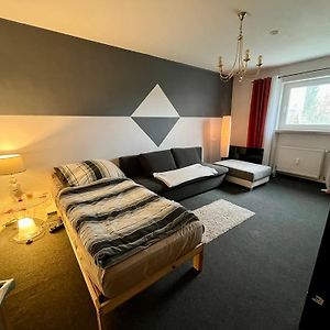 Gemutliche Souterrainwohnung Zur Ubernachtung Fur Die Em Mainz Exterior photo