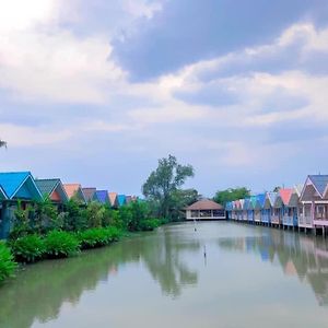 Baan Chay Namm Resort Banguecoque Exterior photo