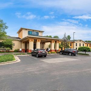 Clarion Inn & Suites Northwest Indianápolis Exterior photo