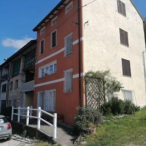 La Casa Sotto Il Pino Vila Torrebelvicino Exterior photo