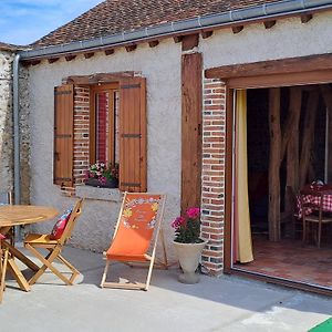 Chaleureux Gite Avec Terrasse A Proximite De La Loire Et Des Sites Touristiques - Fr-1-590-433 Vila Bonnee Exterior photo