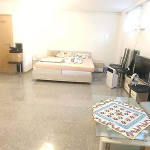 Privat Zimmer Inkl Eigenem Bad Wc Tv Kostenlosem Wifi Auf Einer Etage Waschmaschine Trockner Gegen Entgelt Nutzbar Bertrandt Ibm 4 Minuten Mercedes 8 Minuten Universitaet Stuttgart 16 Minuten Universitaet Tuebingen 28 Minuten Ein Lidl 140 Meter Apartamento Ehningen Exterior photo