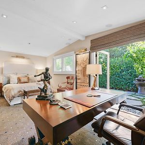 Sophisticated Large Room With Desk And Private Entrance Beverly Hills Exterior photo