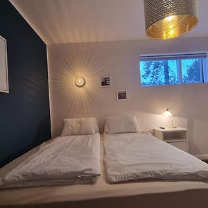 Cozy Apartment, 20 Min Walk Down Town Akureyri Exterior photo