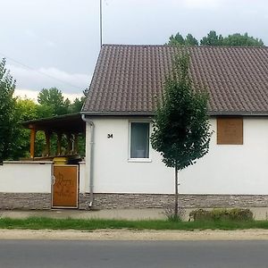 Servus Vendégház 1 Hotel Lengyeltoti Exterior photo