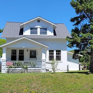 Oscoda Hilltop Haven - Great Location Near Beach! Vila Exterior photo