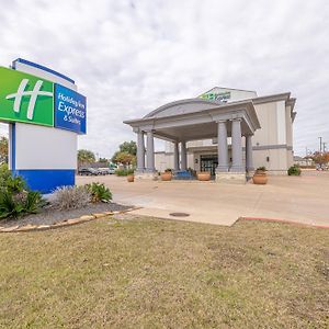 Holiday Inn Express & Suites College Station, An Ihg Hotel Exterior photo