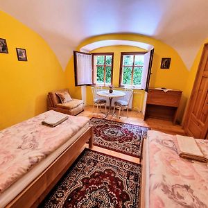 Historical House In The Center Levoca With Parking Apartamento Exterior photo