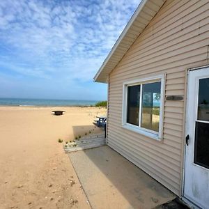 Cozy Cabin On The Beach Of Lake Huron Vila Oscoda Exterior photo