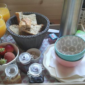 Nuits perchées à Laroque Acomodação com café da manhã Saint-Antoine-de-Breuilh Room photo